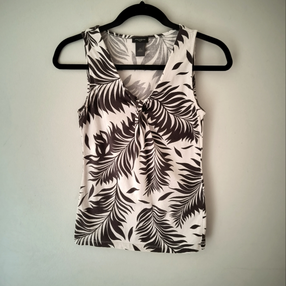 Ann Taylor cream black fern pattern sleeveless v-neck shirt size XS